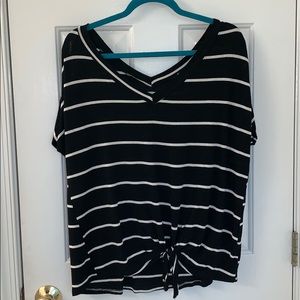 Short sleeve V neck high/low shirt